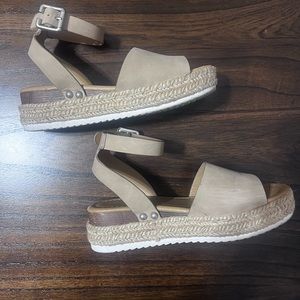 SHOE SALE!! Soda Girls Size 2 Sandal